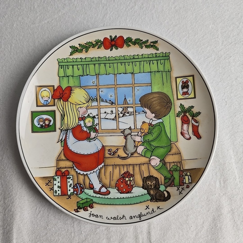 Joan Walsh Anglund Waiting for Christmas Plate 1979 Circle 7.5in Decor Holiday